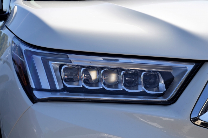 moto-SIGNES-min_acura-headlamp-2834131